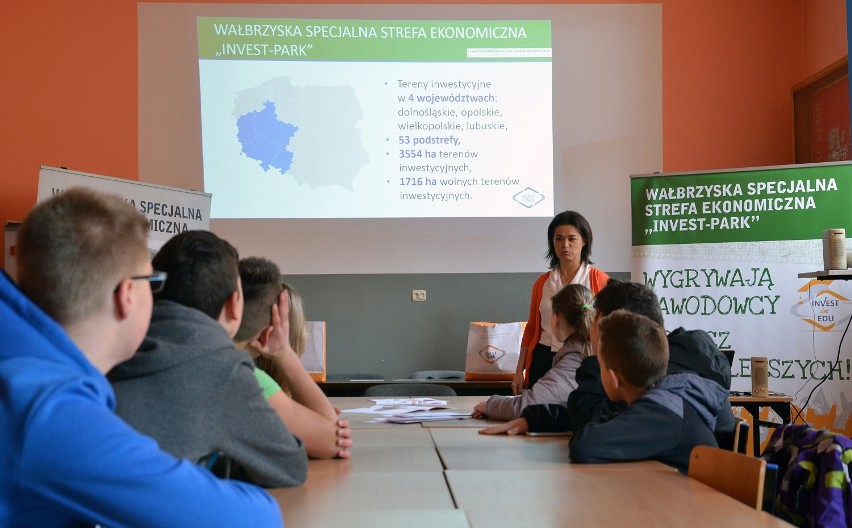 Ponad 200 uczniów szkół gimnazjalnych z powiatu kłodzkiego wzięło udział w „Rajdzie po Strefie” 