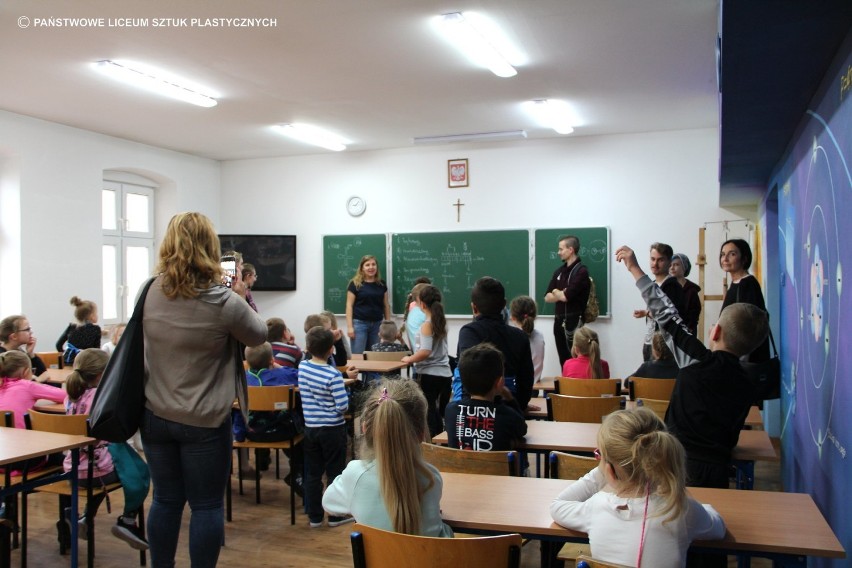 Uczniowie z Annopola na warsztatach w Liceum Plastycznym w Zduńskiej Woli