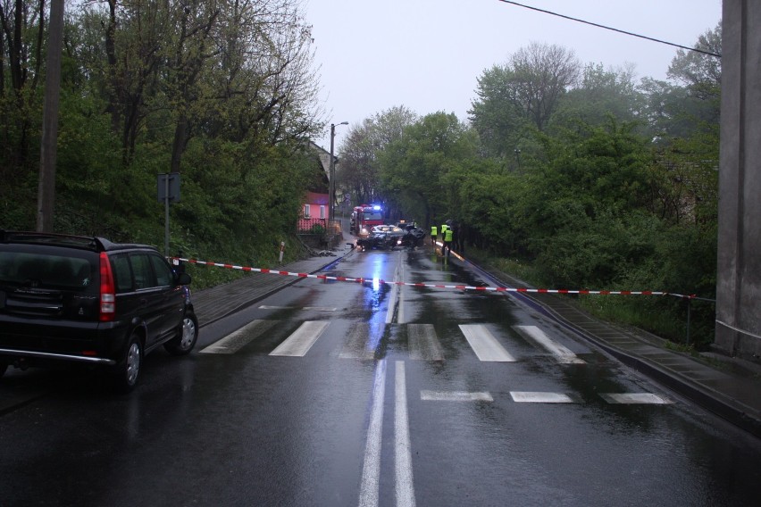 18-latek zginął w wypadku w Zatorze. Trzech młodych mężczyzn rannych