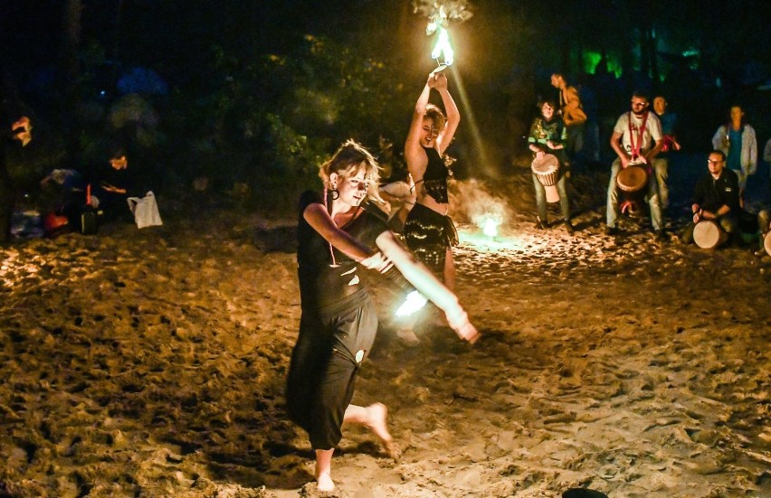 Zaczarowani ogniem - niezwykły pokaz na Boski Fest w Janowie pod Bydgoszczą [zdjęcia]