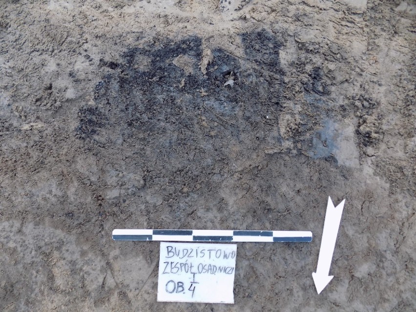 Archeolodzy na placu budowy Karuzeli. Znaleźli kulę od muszkietu i 44 fragmenty naczyń glinianych