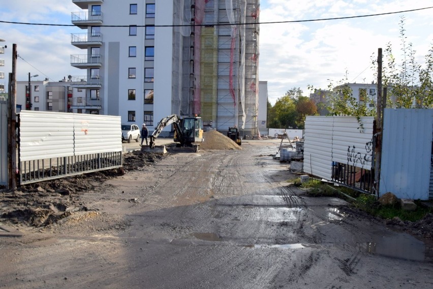 Mieszkańcy domagają się remontu ulicy w Kielcach rozjeżdżonej przez ciężarówki [ZDJĘCIA]