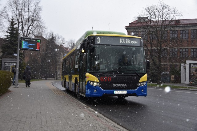 Autobus linii nr 3 wozi obecnie pasażerów między os. Jasna a granicami miasta z miejscowością Biała