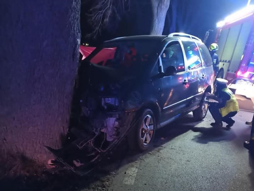 Nie żyje 21-letni kierowca zginął w wypadku w Gołębiewie Wielkim [10.12.2020]. Policja ustala przyczyny i okoliczności wypadku