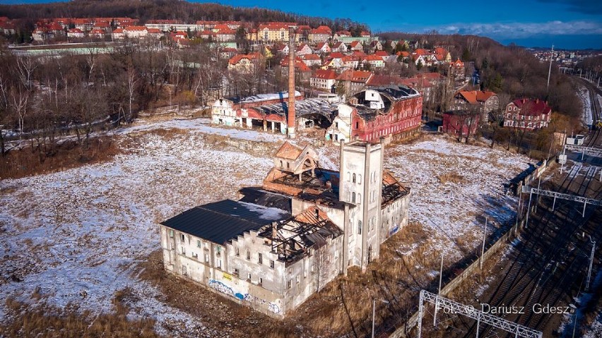 Wałbrzych. Ruiny fabryki porcelany na Starym Zdroju