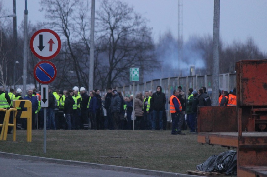 Pożar w fabryce Hutchinsona w Łodzi. Kilkaset osób ewakuowanych [ZDJĘCIA]