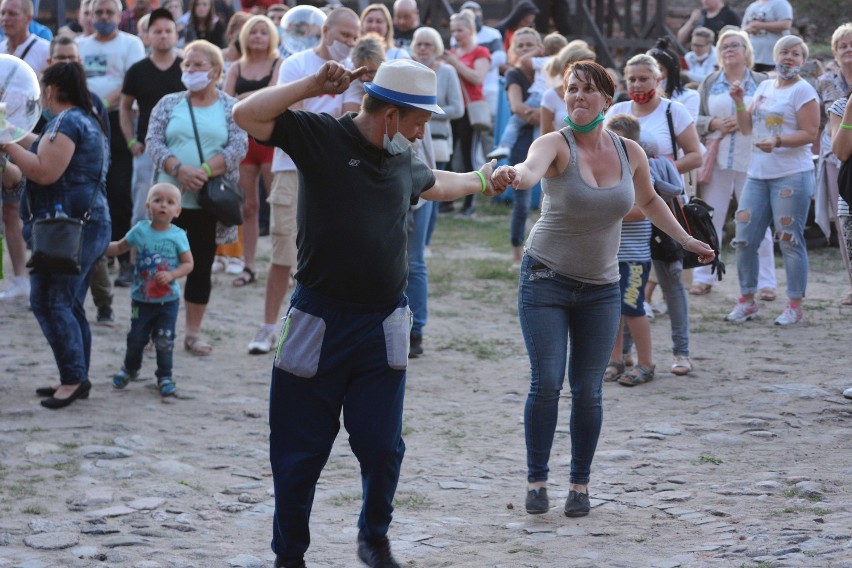 Festyn w Radzyniu Chełmińskim. Gwiazdą wieczoru był Bayer Full [zdjęcia, wideo]