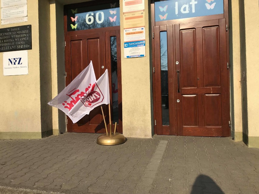 Czwarty dzień strajku nauczycieli w Oleśnicy  (ZDJĘCIA) 