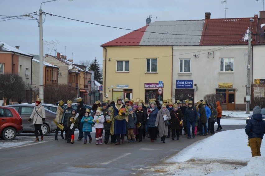 Z trzech stron Staszowa do Dzieciątka Jezus przybyli Trzej Królowie