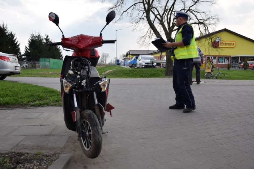 Nowy Dwór Gdański. Zderzenie skutera z samochodem osobowym