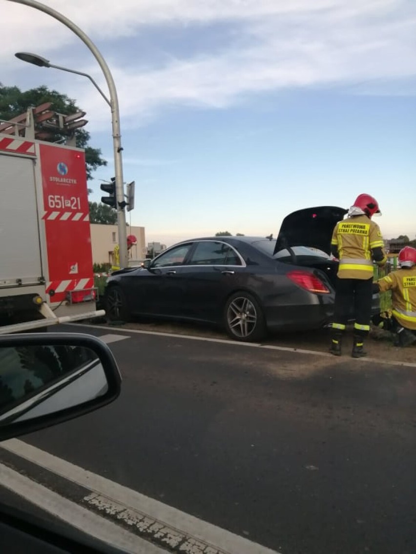 WRZEŚNIA: Wypadek przy ul. Generała Sikorskiego - są poszkodowani [FOTO]