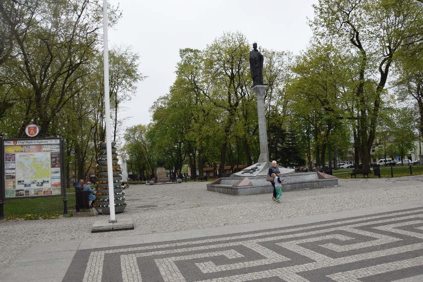 Rynek Zygmunta Augusta w Augustowie. Radna: Park przynosi nam wstyd!  [ZDJĘCIA]