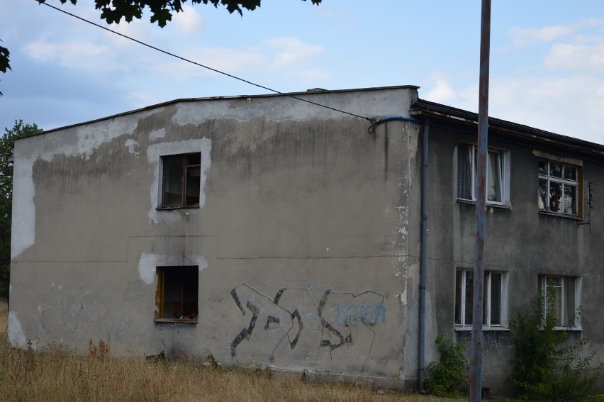 Okropne ściany i płoty w Żaganiu. Matysiaki przy ul....