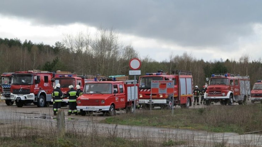 Pożar hali produkcyjnej w firmie Talex z Borzytuchomia. Ewakuowano pracowników [ZDJĘCIA] 