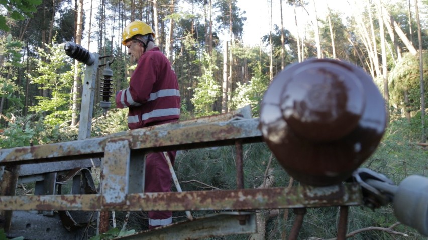 Energa Operator trzecią dobę walczy z efektami nawałnicy.