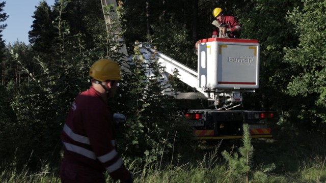 Energa Operator trzecią dobę walczy z efektami nawałnicy.