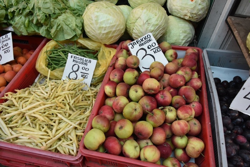 Czas na robienie przetworów. Sprawdziliśmy  jak kształtują się obecnie ceny warzyw i owoców na chełmskim bazarze – zobaczcie zdjęcia