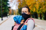 Koniec z maseczkami na zewnątrz. Są jednak wyjątki. Sprawdź, gdzie należy mieć maseczkę