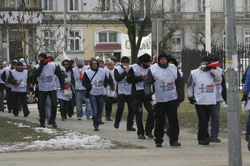 Solidarność protestowała w Legnicy (ZDJĘCIA)