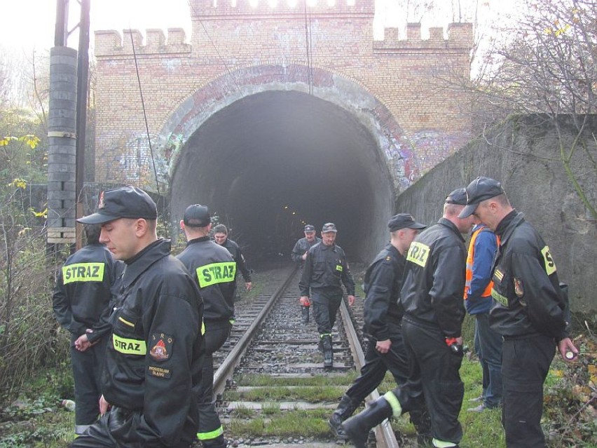 Strażacy ćwiczyli w rydułtowskim tunelu kolejowym