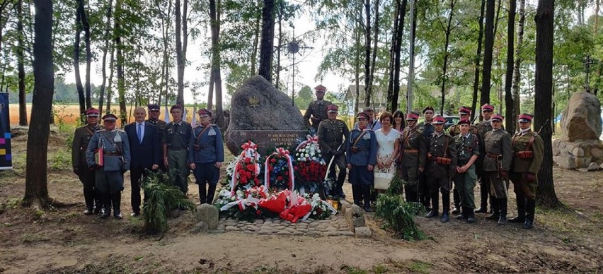 Setna rocznica bitwy 13 Pułku Ułanów Wileńskich z kawalerią bolszewicką. W Janowie stanął obelisk poświęcony bohaterom potyczki 