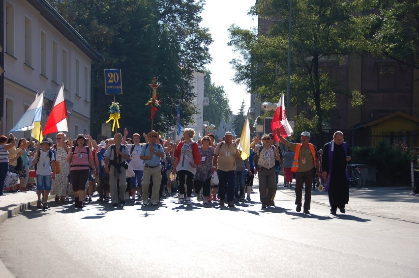Pielgrzymka Tarnowska 2013. Mieszkańcy Sądecczyzny wyruszyli na Jasną Górę [ZDJĘCIA]