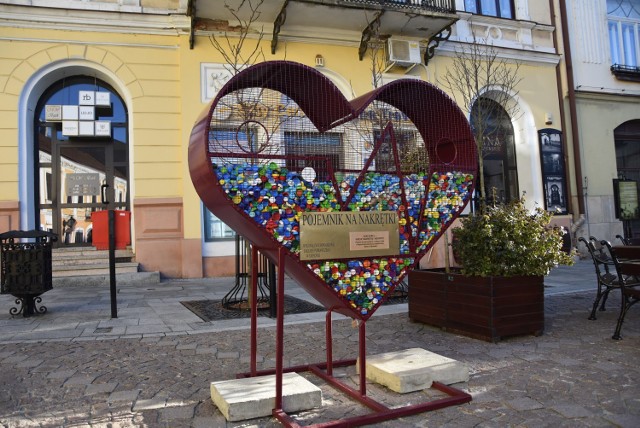 Serce na placu Kazimierza w Tarnowie