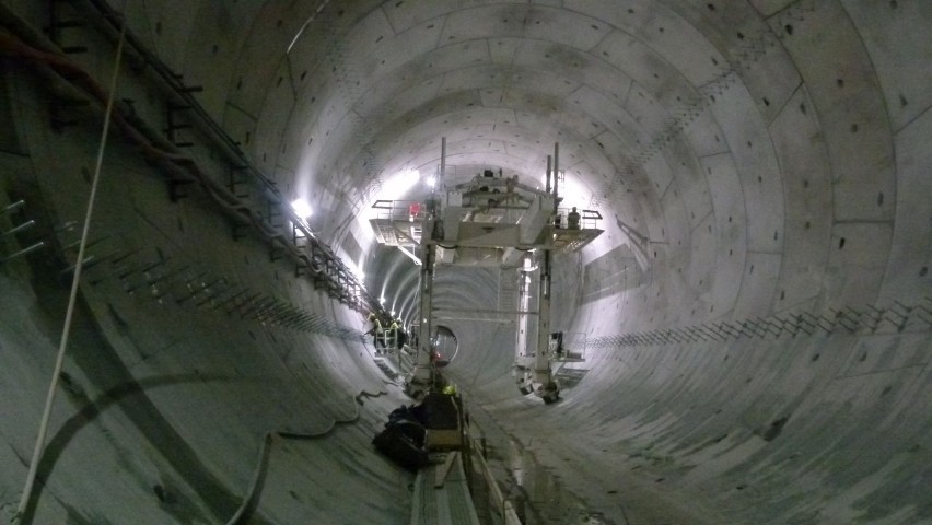 Tunel pod Świną z dwoma wyjściami ewakuacyjnymi. Właśnie trwa ich budowa [ZDJĘCIA]