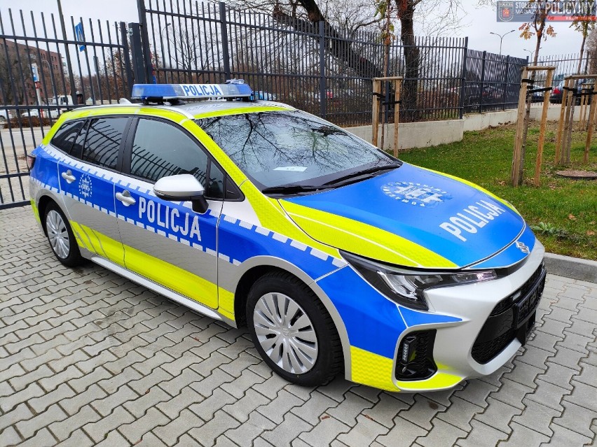 Policja w Warszawie ma nowe, hybrydowe radiowozy