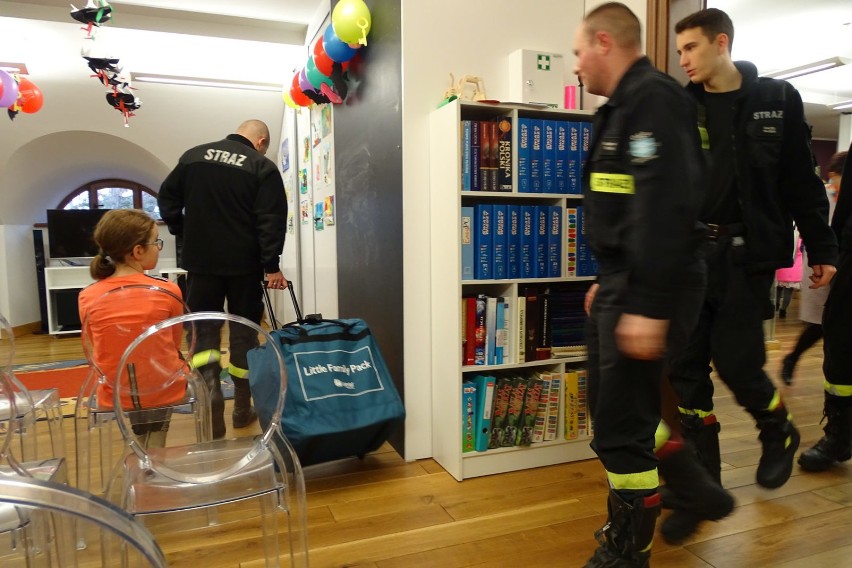 WSCHOWA. O udzielaniu pierwszej pomocy w ratowaniu życia i zdrowia opowiedzieli i demonstrowali strażacy z OSP Wschowa [ZDJĘCIA]