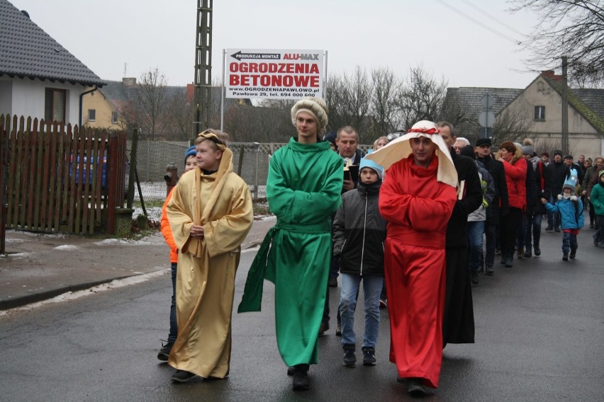 Orszak Trzech Króli 2020 w Pawłowie. Podczas uroczystości nawiązano do "PRAWDY" religijnej i historycznej