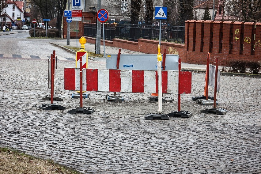 Utrudnienia wkrótce znikną ze skrzyżowania w centrum Leszna...