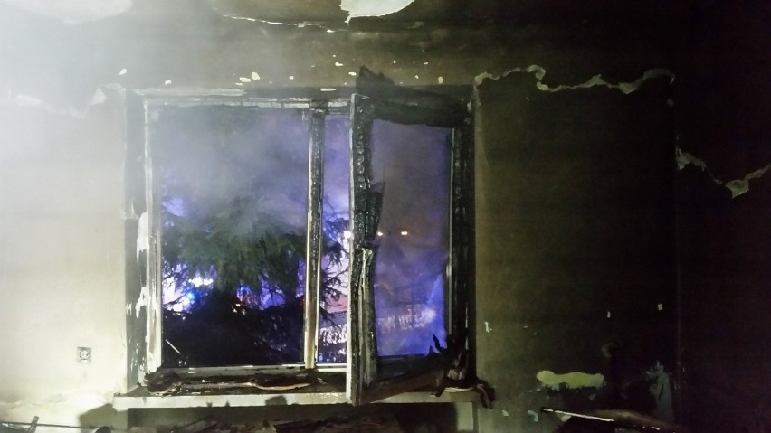 Grajewo. Tragiczny pożar budynku mieszkalnego przy ul. Konopskiej. Zginęła kobieta [ZDJĘCIA]