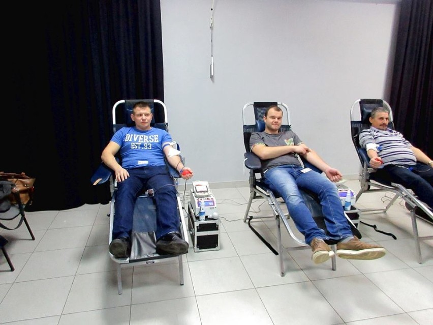 Akcja krwiodawstwa w Opocznie: Oddali prawie 20 litrów krwi i zbierali korki dla Huberta [ZDJĘCIA]