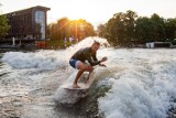 W Bydgoszczy rywalizowali surferzy. Zawody trwały do późnego wieczora [zobacz zdjęcia] 