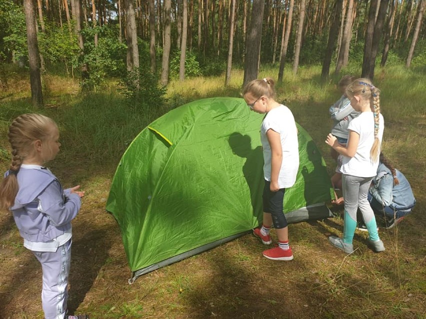 Lato w mieście. Dzieci odkrywały świat survivalu 