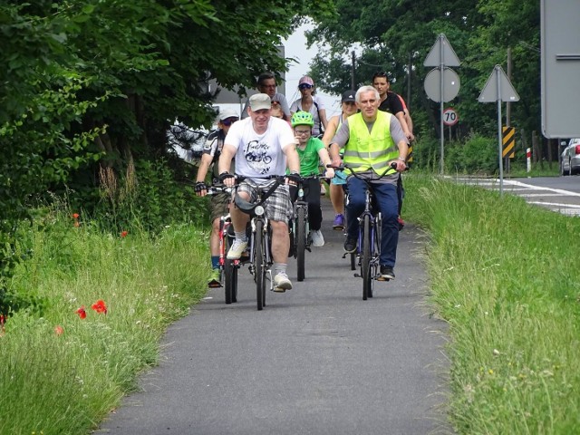 W niedzielę odbył się bezpłatny rowerowy "Spacerek po chełmnie" ze Sławomirem Grabowskim - "Przez Twierdzę Chełmno". Trasa liczyła 25 km przez Grubno, Stolno, Cepno, Wichorze, Wielkie Czyste, Małe Czyste i Brzozowo. A w niedzielę (28 czerwca) kolejny "Spacerek" - o tym, jak kształtowała się obronność Chełmna od wieków średnich: mury obronne, koszary przy Alei 3 Maja i ul. Biskupiej, kościół św. Ducha - ze Sławomirem Grabowskim. Zbiórka - o godz. 10.30 przed ratuszem.