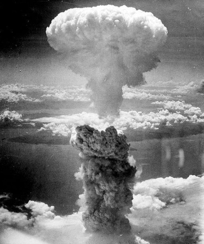 Wybuch bomby atomowej w Nagasaki 9 sierpnia 1945.