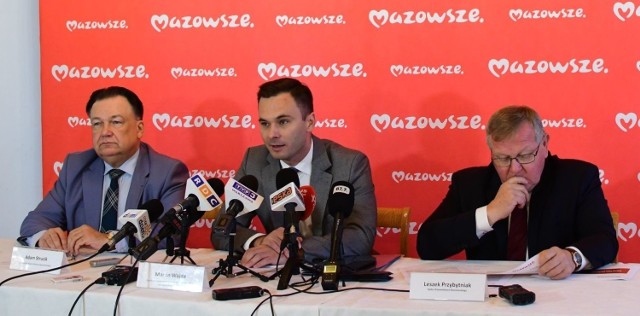 O negatywnych konsekwencjach podziału Mazowsza mówili; od lewej: Adam Struzik, Marcin Wajda z Urzędu Marszałkowskiego oraz radny wojewódzki Leszek Przybytniak.