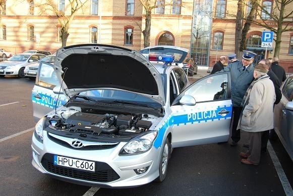 Nowe samochody dla policji na poznańskim Grunwaldzie [ZDJĘCIA]
