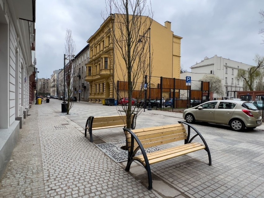 W ubiegłym roku w Łodzi ustawiono ponad 300 nowych ławek, w...