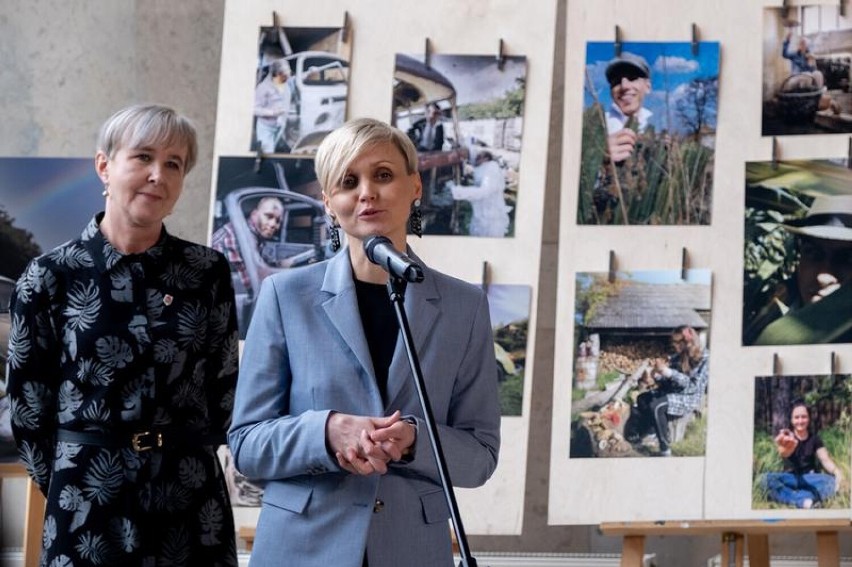 Niezwykła wystawa portretów uczniów i absolwentów ośrodka w Gromadzicach w Sejmie RP