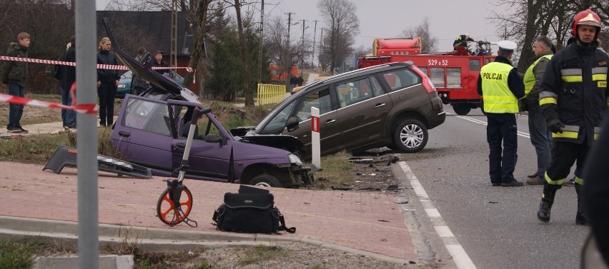 Groźny wypadek w Złotej na DK nr 72