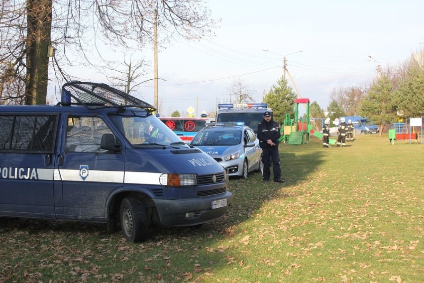Bomba przy szkole w Masłowicach. Ćwiczenia służb ratowniczych [FOTO]