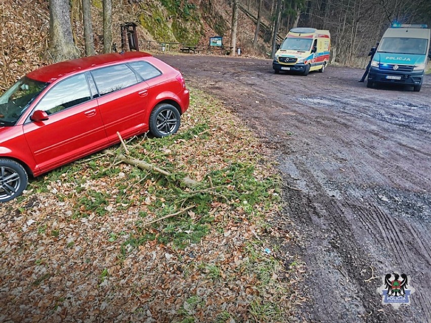 Kompletnie pijana 50-latka jazdę zakończyła w rowie