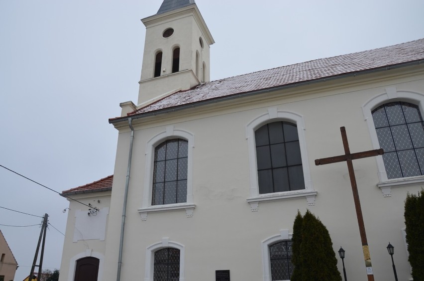 Proboszcz z parafii w Białołęce zaprasza do kościoła na grzańca i śpiewanie świątecznych piosenek