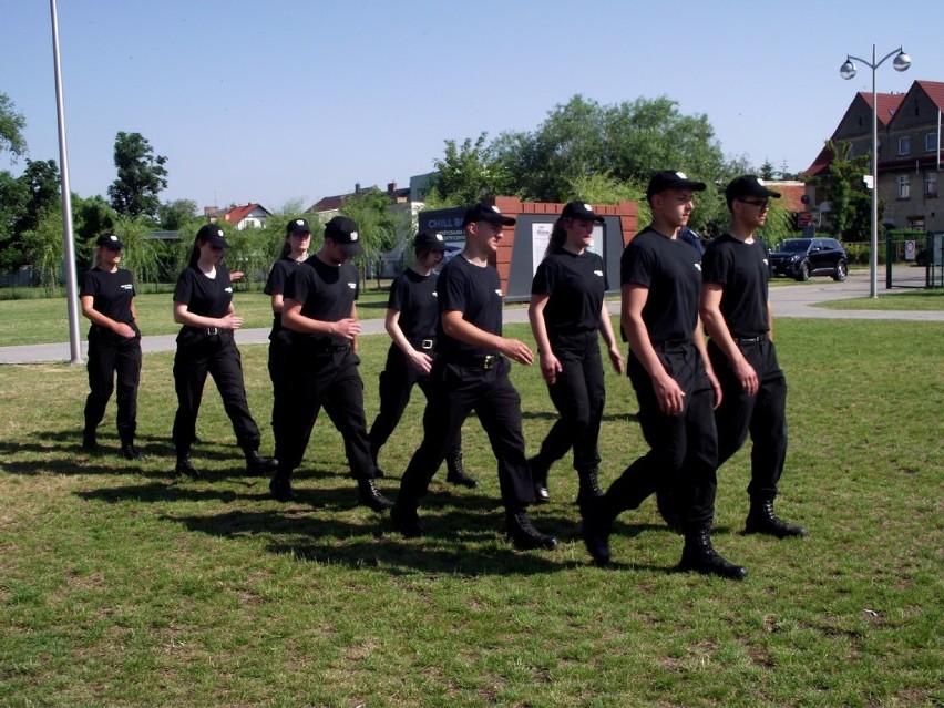 Impreza plenerowa Policji z rozstrzygnięciem konkursu plastycznego "Policja dawniej i dziś". Zbąszyń 14 czerwca 2019
