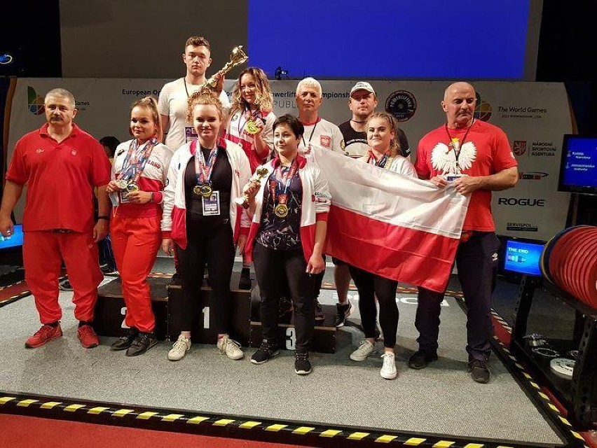 Kobra Kościan trzy razy zdobyła podium Mistrzostw Europy Juniorów w Trójboju Siłowym w Pilznie. Mamy trzy srebra! [ZDJĘCIA]  