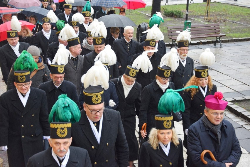 Dzień Górnika obchodzony jest w Polsce 4 grudnia, ale w...