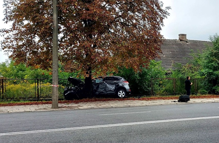 Wypadek w Radomiu na ulicy Lubelskiej. Dwa samochody zderzyły się niedaleko giełdy rolnej. Jedna osoba w szpitalu